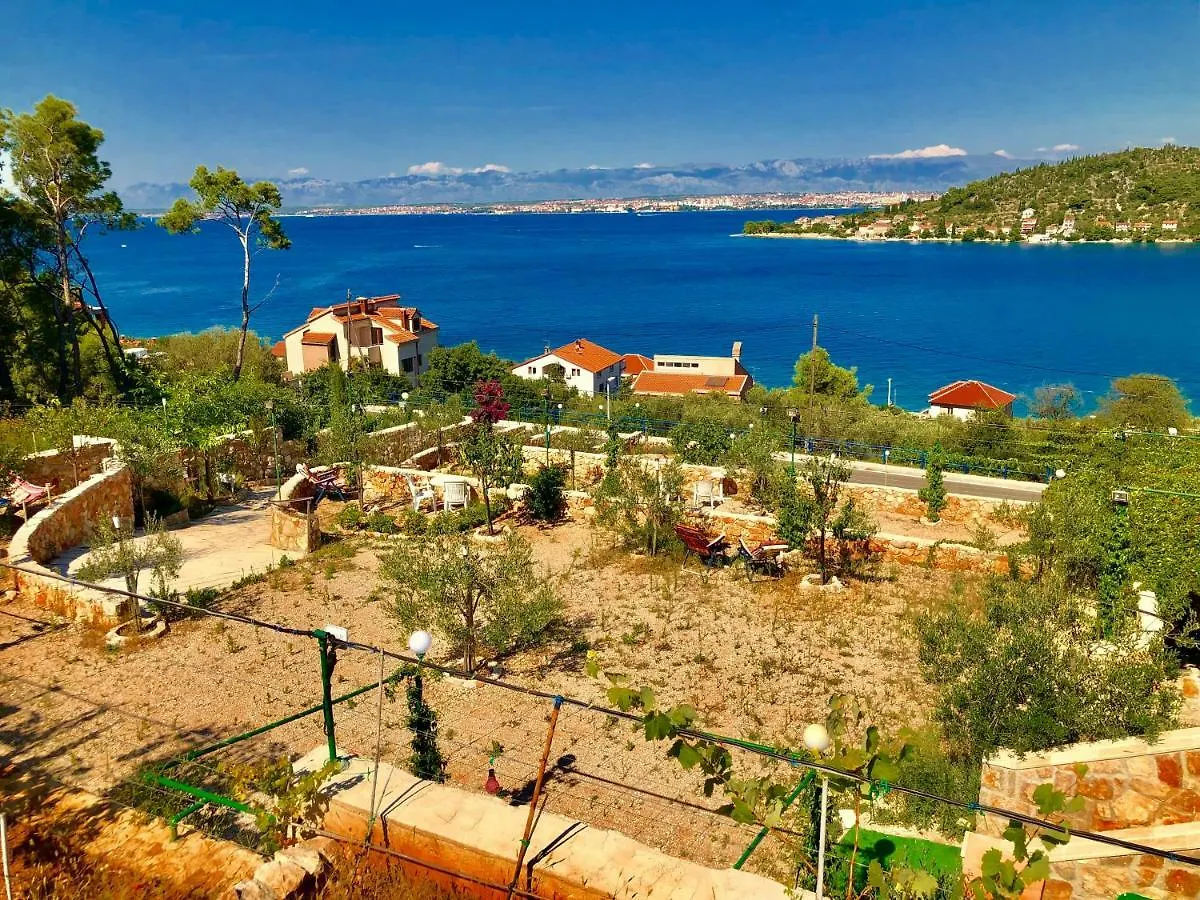 Villa Dinastija Kali 0*,  Croatia